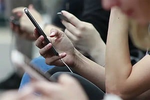 一个技巧让你幽默感倍增社交必备网赚项目-副业赚钱-互联网创业-资源整合老猫网赚