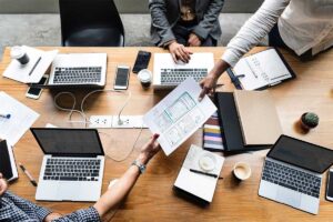 能成事儿的职场极简管理课 懂人性 会沟通 能成事儿网赚项目-副业赚钱-互联网创业-资源整合老猫网赚